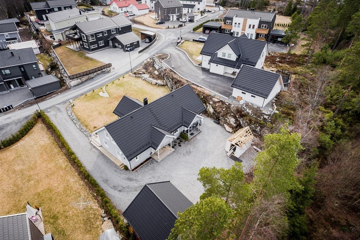 Flyfoto av boligen og nabolaget rundt, Vestby