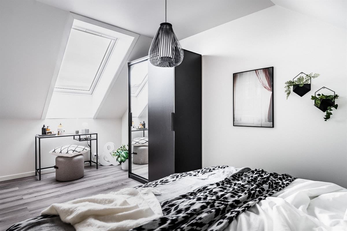 Soverom under skråtak med takvindu, Vestby