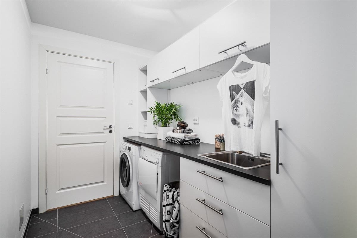 Vaskerom med vaskemaskin og tørketrommel, Vestby