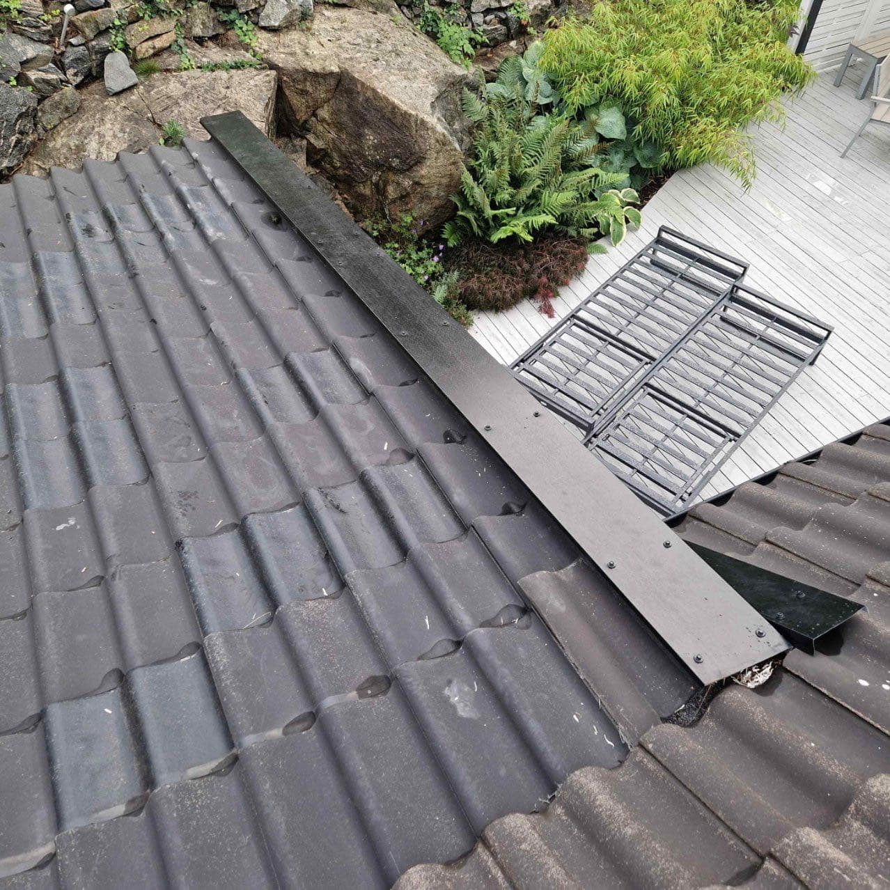 Nytt tak og beslag sett ovenfra, med terrasse under, Son